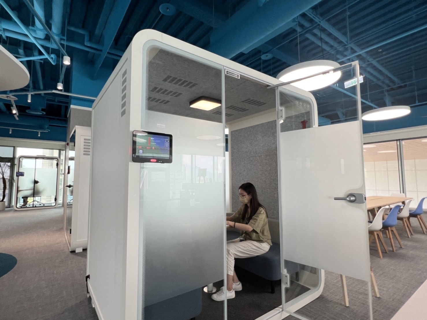 友達高雄據點的智慧行動辦公艙，展現友達在面板以外的研發應用軟實力