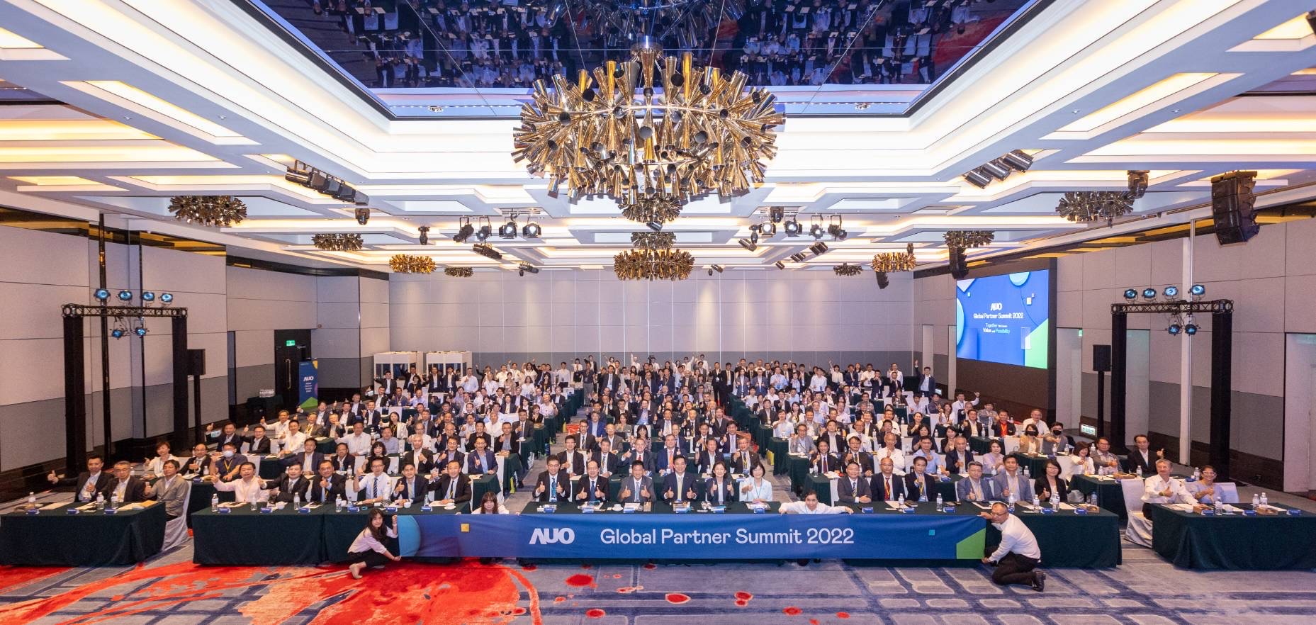 友達推動「安心、創新、用心、同心、盡心」五星職旅，為菲籍員工打造全方位照護，首度贏得「人權實踐與發展領袖獎」殊榮