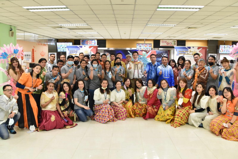 友達推動「安心、創新、用心、同心、盡心」五星職旅，為菲籍員工打造全方位照護，首度贏得「人權實踐與發展領袖獎」殊榮