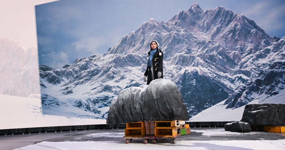 友達顯示屏專業調校技術與專案安裝經驗，使顯示屏呈現創作者想表達的精緻內容，讓表演者有沉浸式臨場感使演出逼真