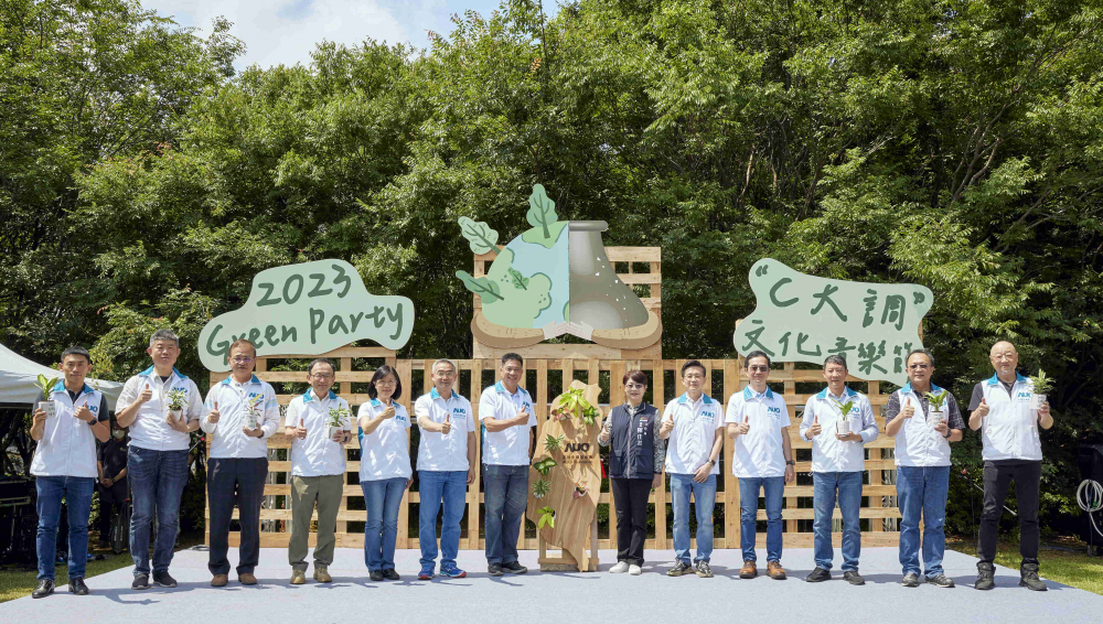 友達光電攜手供應商夥伴及台中市政府，共同倡議及推廣加樹減塑、節能減碳的淨零綠生活