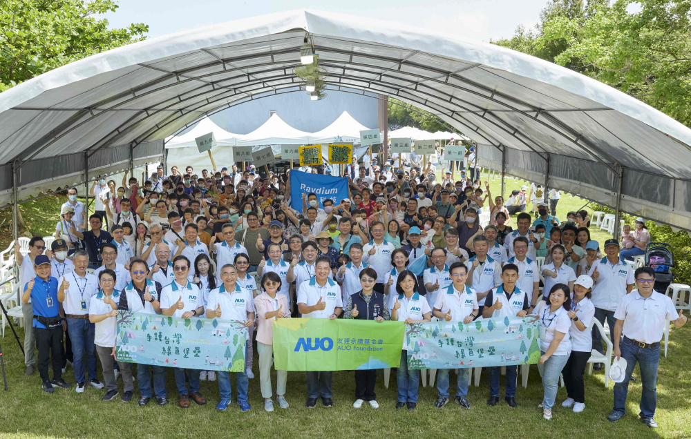 友達永續基金會號召企業志工、在地鄰里、產官學和供應商夥伴齊聚一堂，攜手植樹護樹，以行動實踐對環境友善的承諾