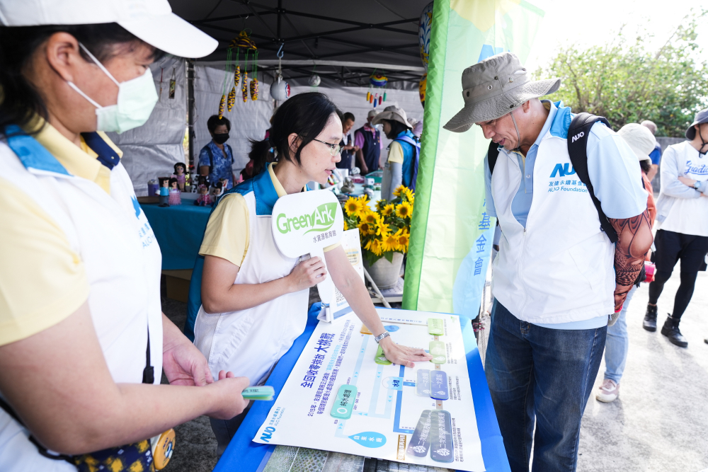 2023年友達永續基金會Ocean Party活動攜手社會企業及地方創生團體，策展食衣行等循環再生環教市集，及電動巴士接駁等低碳活動設計，打造減塑低碳的永續淨灘活動