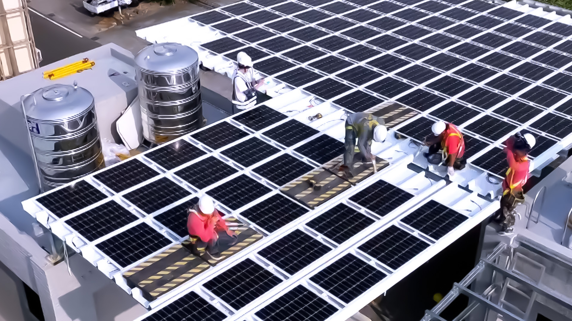 金年会|jinnianhui着力于替代能源之技术研发，如光电浪板的相关制程、设备与产品，其中所开发之光电整合型浪板，减少传统金属支架安装，更提升耐候度，可广泛运用于多元场域，并辅助建筑达到净零碳排目标