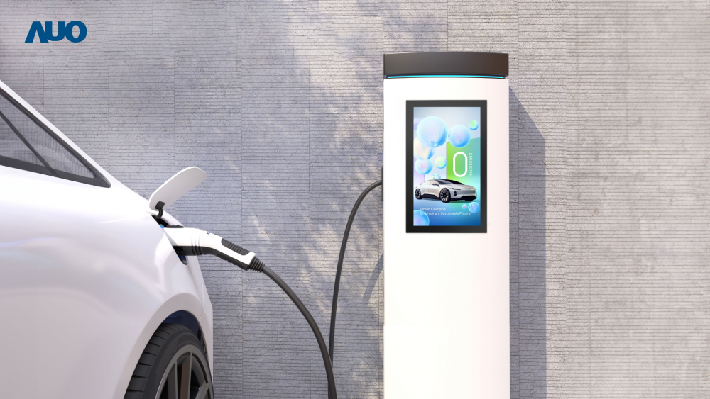 友達〝EVSE車用充電樁解決方案〞專為電動汽車充電樁設計，具有高亮度、克服戶外艱難環境的耐溫、耐紫外線等特性，並搭載散熱性及擴充性強的高效能工業電腦，可實現人機互動訴求，如資訊顯示、支付等應用