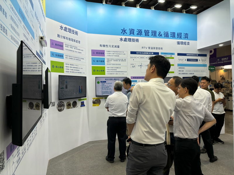 友達以深厚的智慧製造經驗發展永續戰略，積極延伸價值鏈，轉化成可供外界使用的綠色智慧服務，進軍SEMICON Taiwan 2024，提供半導體產業鏈打造AI世代的永續即戰力。