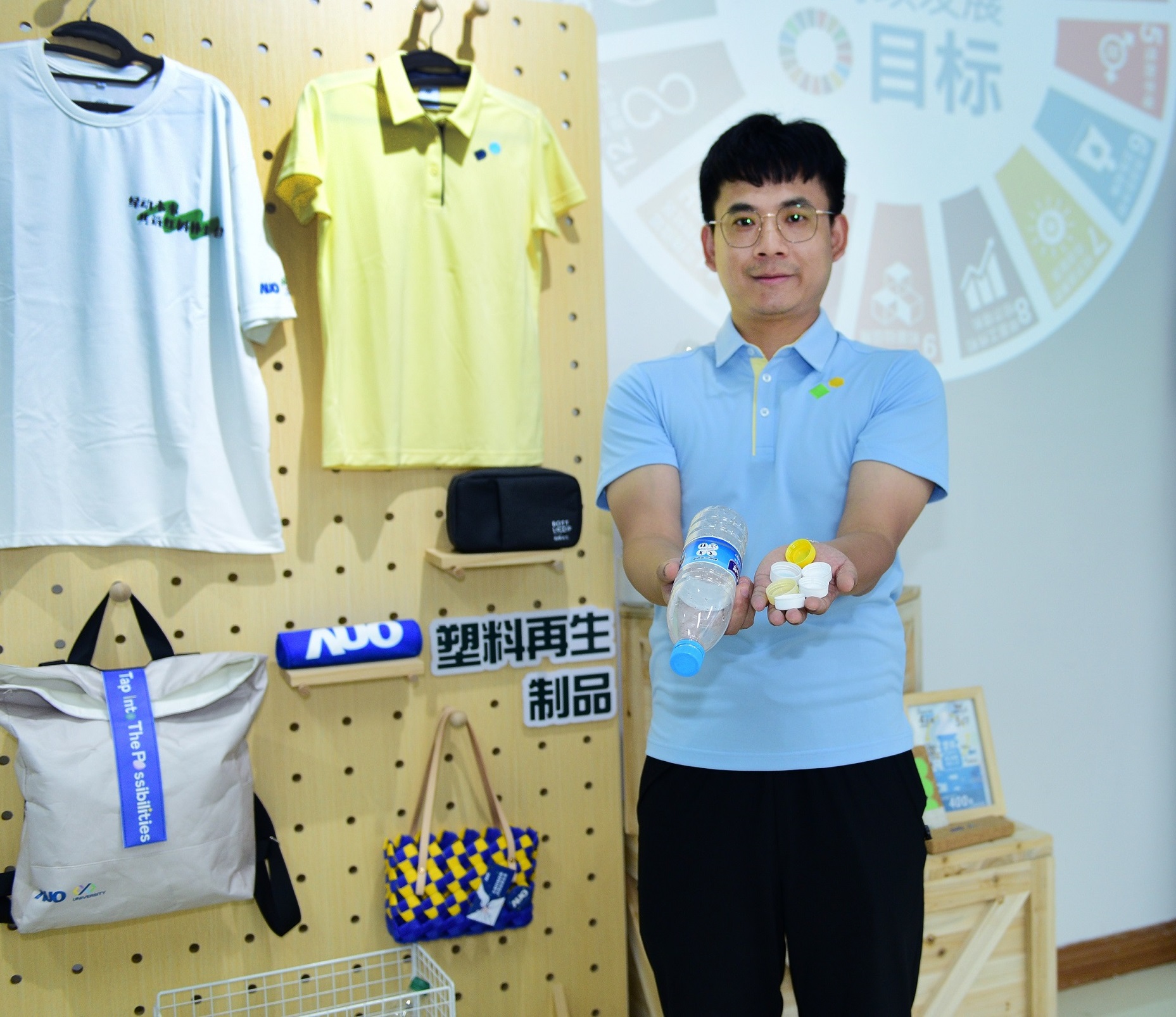 「2024智慧金年会|jinnianhui展」永续发展馆中，展示金年会|jinnianhui厦门驱动永续发展之成果，包含将厂内废弃物再制为实用物品，将永续发展理念深植于员工生活日常实践