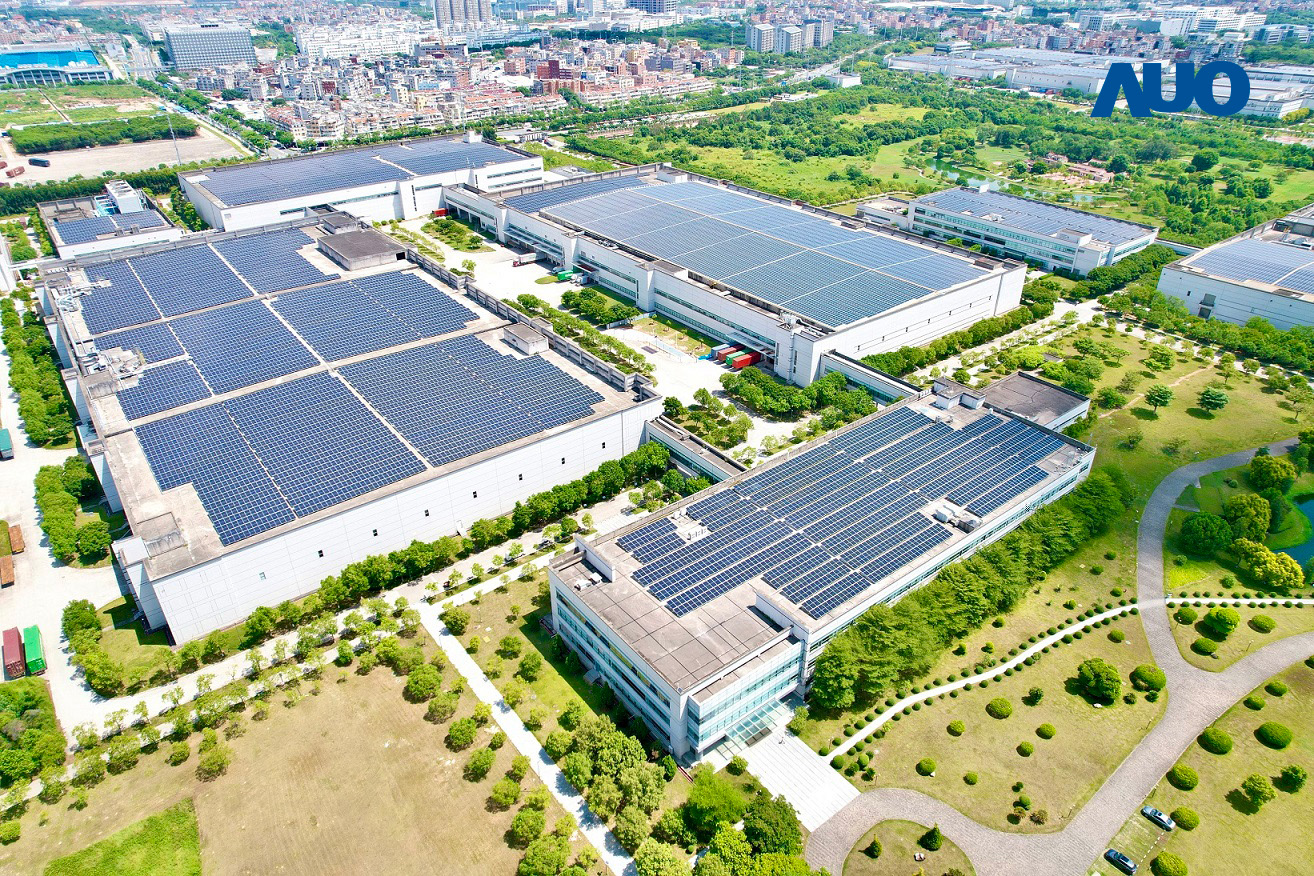 金年会|jinnianhui厦门推动智能制造同时，透过绿电创能纵深推进绿色转型，厂区全屋顶铺设太阳能光伏板，每年太阳能发电 2,600多万度