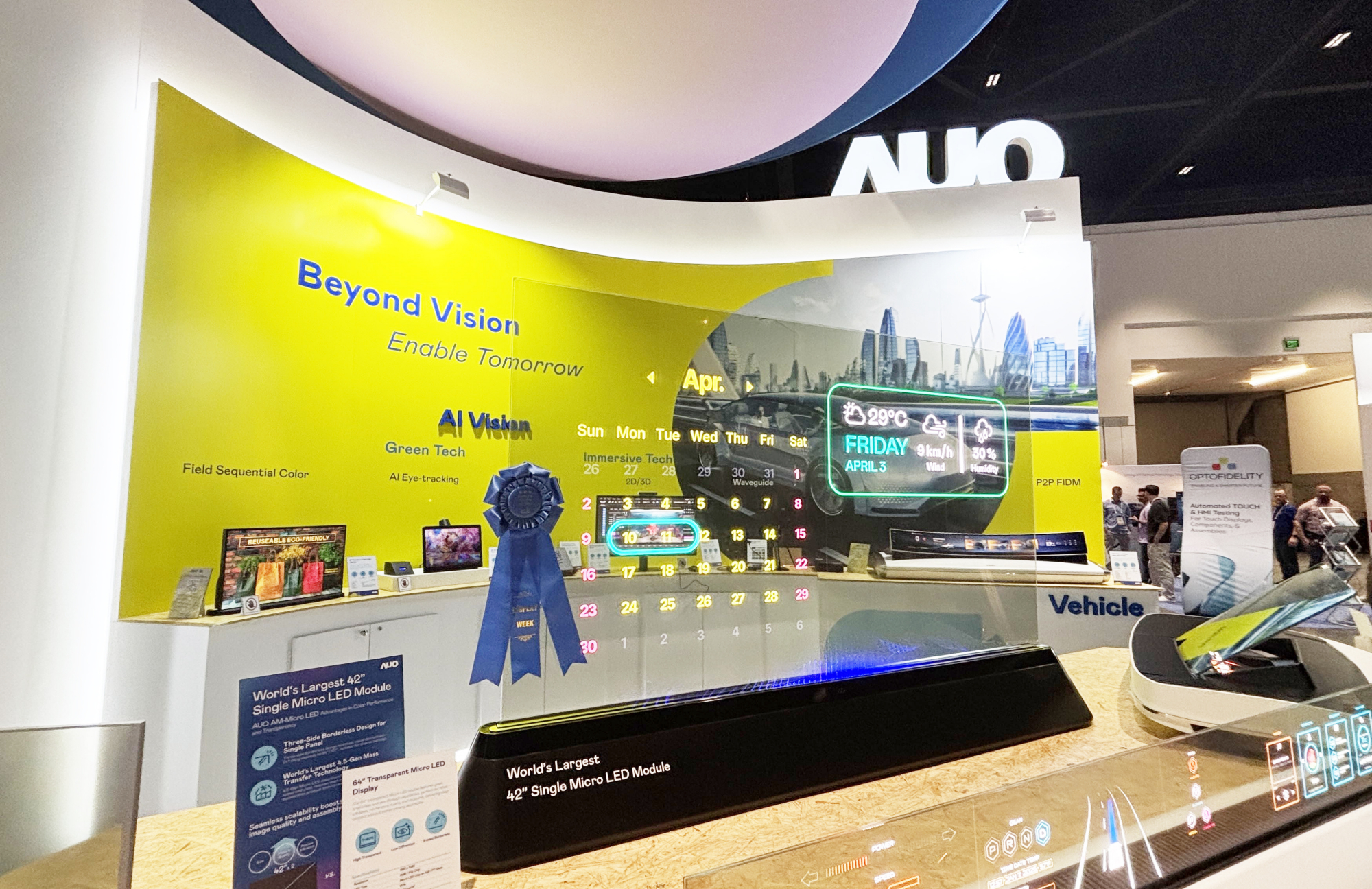 金年会|jinnianhui64吋透明Micro LED显示器获〝最佳Micro LED技术应用奖〞，其绝妙的透明穿透特性，同时具备1,000 nits的高亮度表现，并透过精细的无缝拼接延伸，可依需求灵活应用于多元场域，展现出Micro LED显示技术划时空的无限潜力