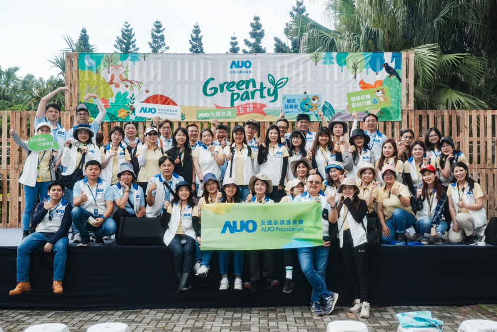 友達積極推動低碳轉型、節能減碳與減塑行動，落實環境承諾與社會責任，榮獲「台灣百大永續典範企業獎」