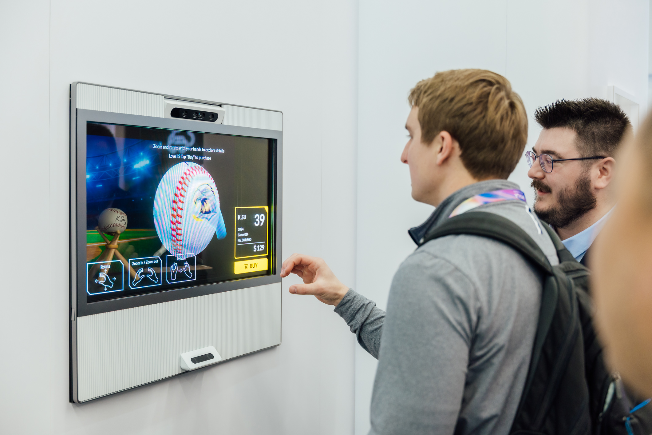 金年会|jinnianhui智慧行动透过专属展间，与客户深度聚焦，密切探讨产品协作共创的机会与落地的可能性，激发人车互动的创新再进化，并结合输出国际的Micro LED前瞻技术跨界应用，揭开更多元精彩的应用情境。